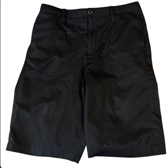 Under Armour Black Flat Front Shorts Versatile Design Boys size 16 - Picture 1 of 3